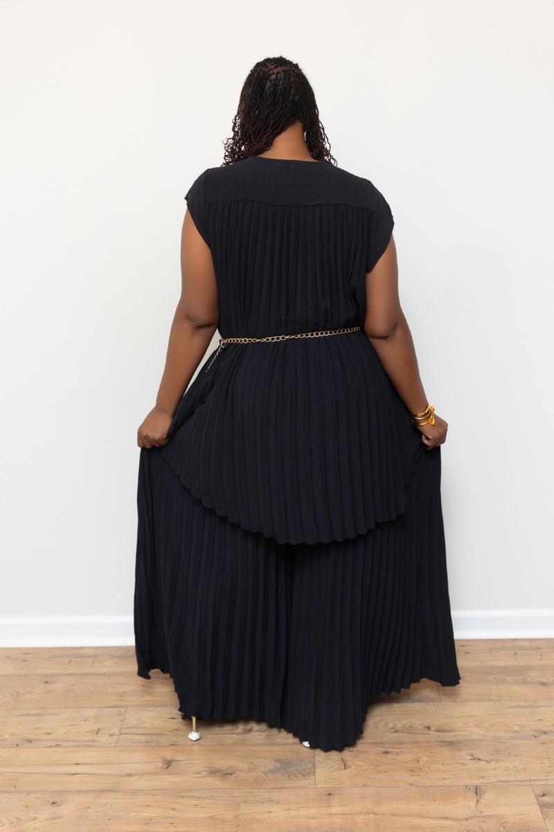 Gracefully Bold Pleaded Set (Reg & Plus Sizes)